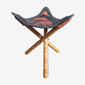 Folding tripod stool in Africa leather