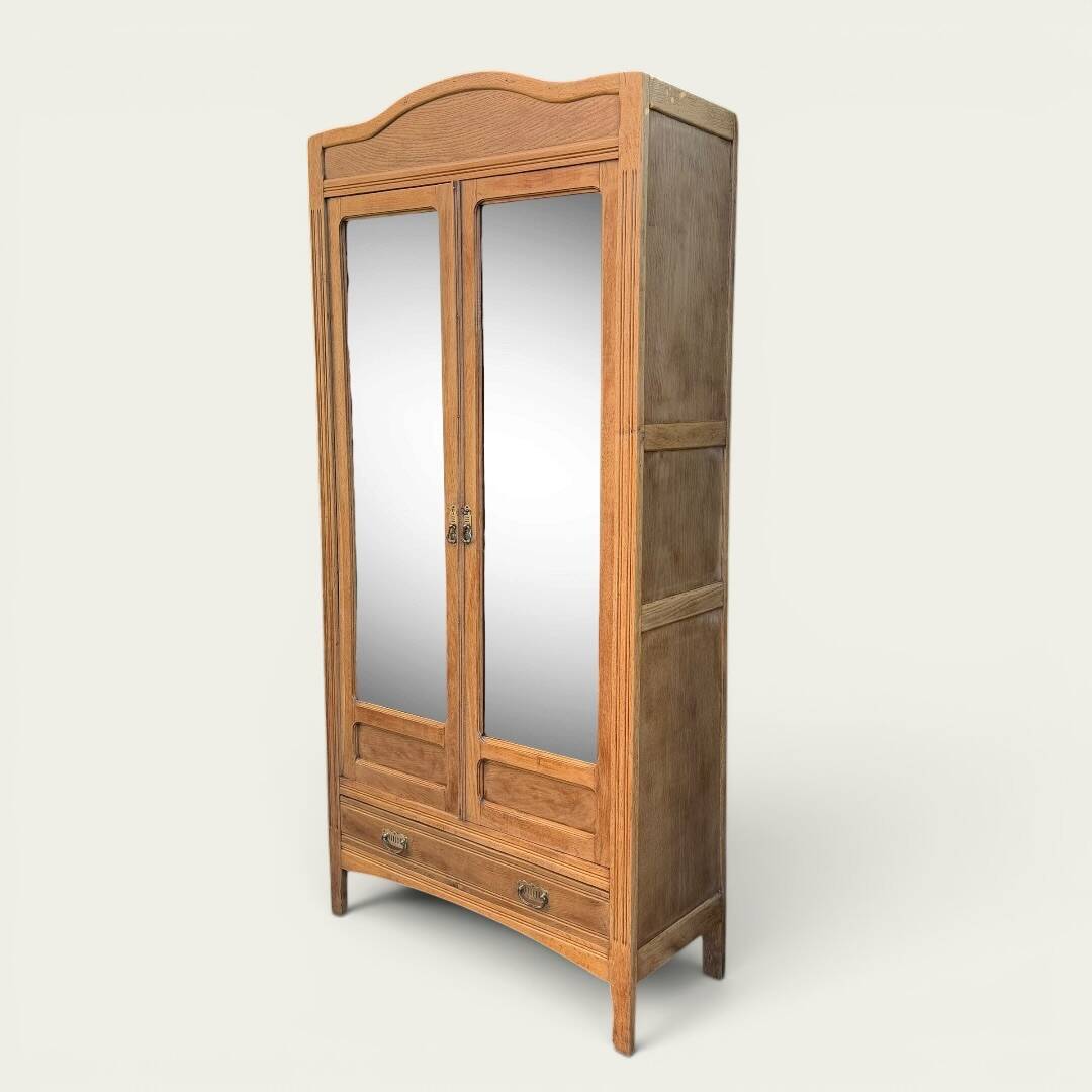 Armoire parisienne d’hôtel miroirs biseauté chêne brut 1920