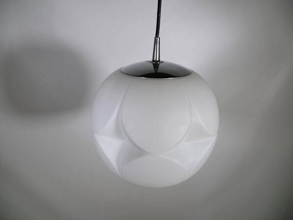Plafonnier en verre opale des années 1970, design Peill Putzler