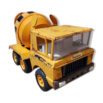 concrete spinning top truck