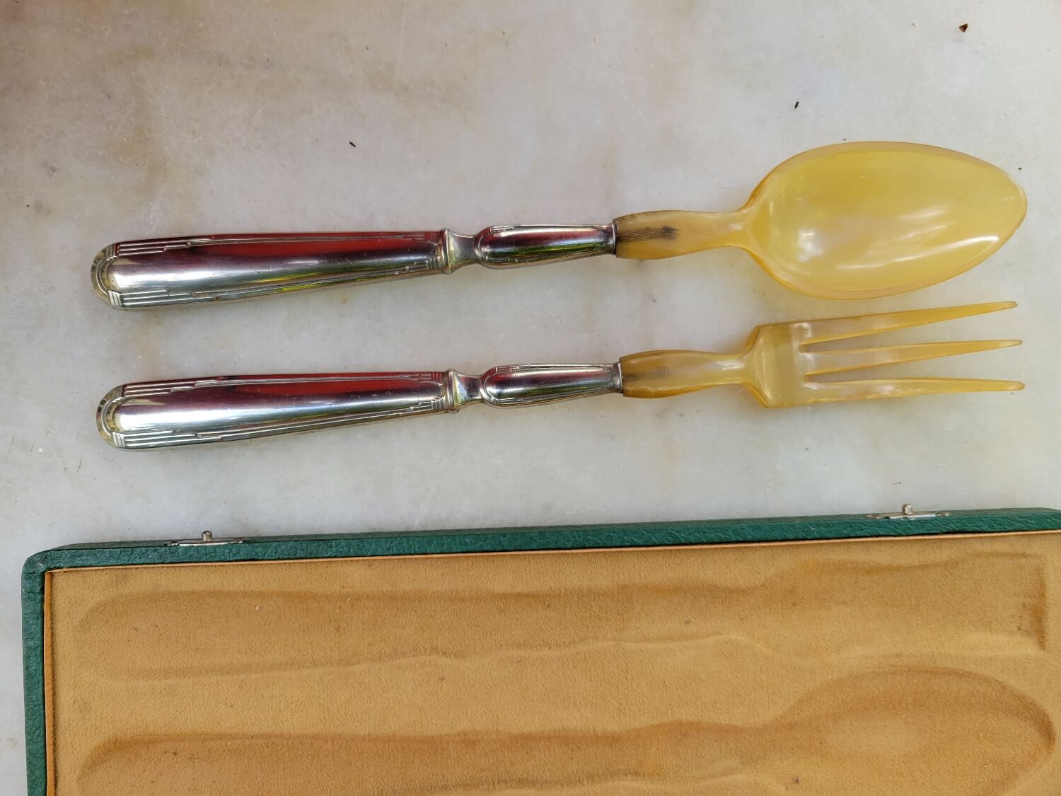 Art Deco salad cutlery in silver-plated metal and horn