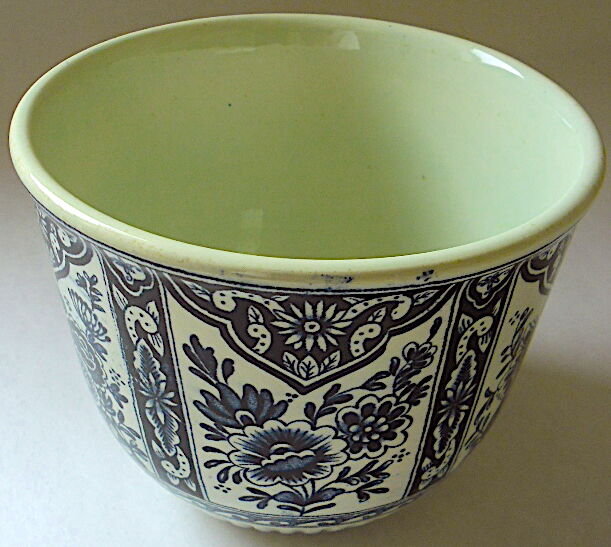 Delftois-patterned potcover by Boch-Maestricht for Royal-Sphinx-Holland