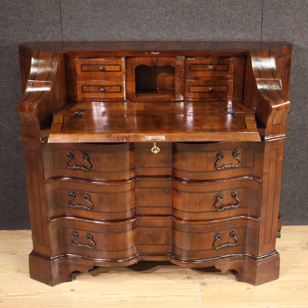 Bureau vénitien du XXe siècle