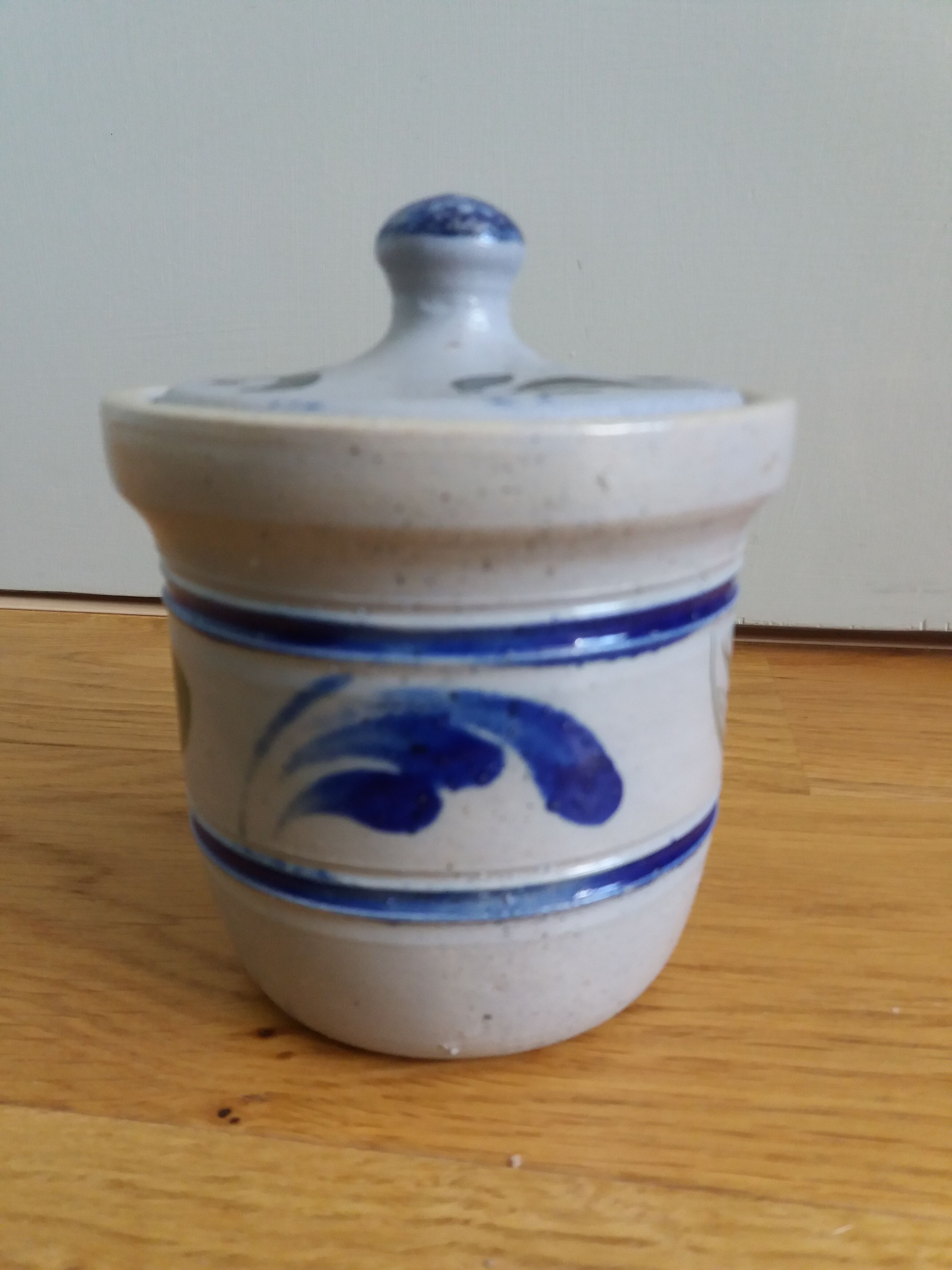 Sandstone pot from Alsace Schmitter in Betschdorf