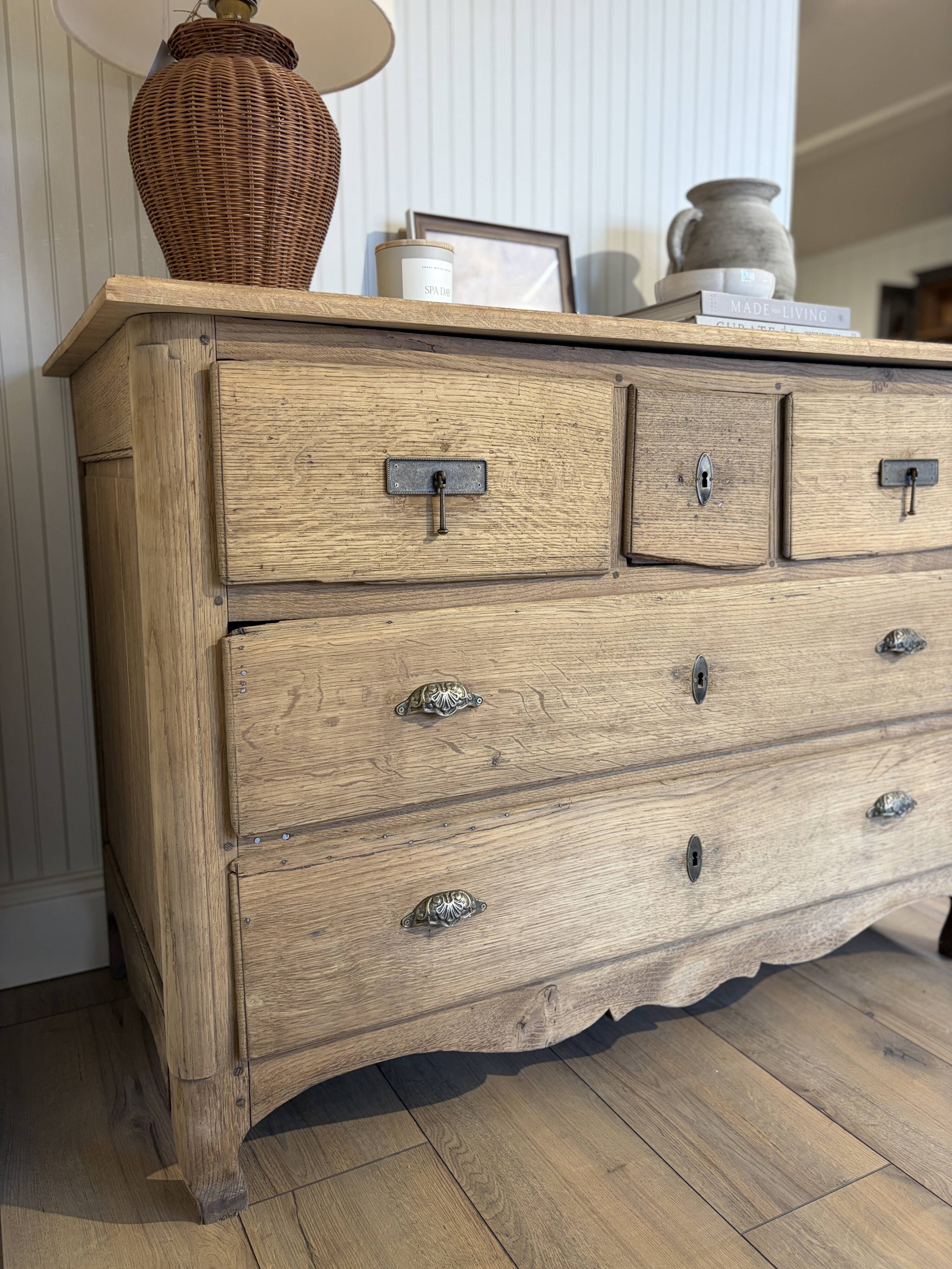 Solid oak chest of drawers - 5 drawers