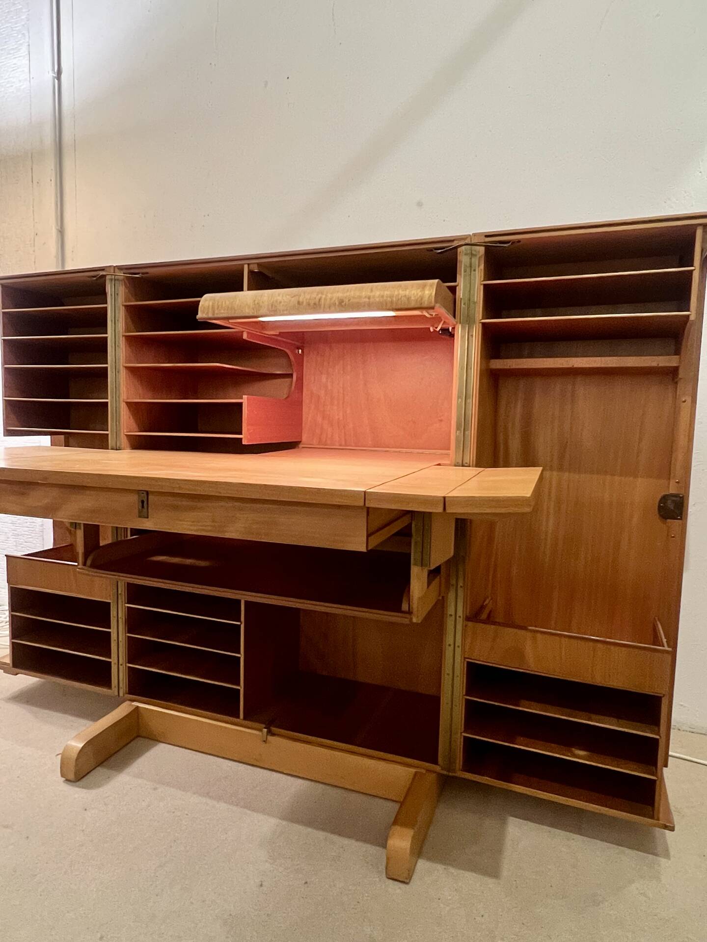 Bureau cabinet pliant "Magic Box" Mummenthaler & Meier du milieu du siècle - sw