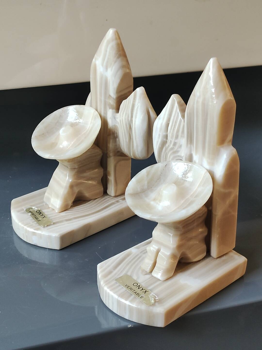 Serre Livres Mexicain en Sombrero/assoupis contre Cactus. En onyx.