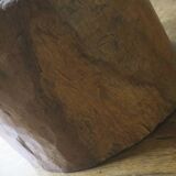 Table basse en souche d'arbre antique sculptée avec plateau en verre circulaire