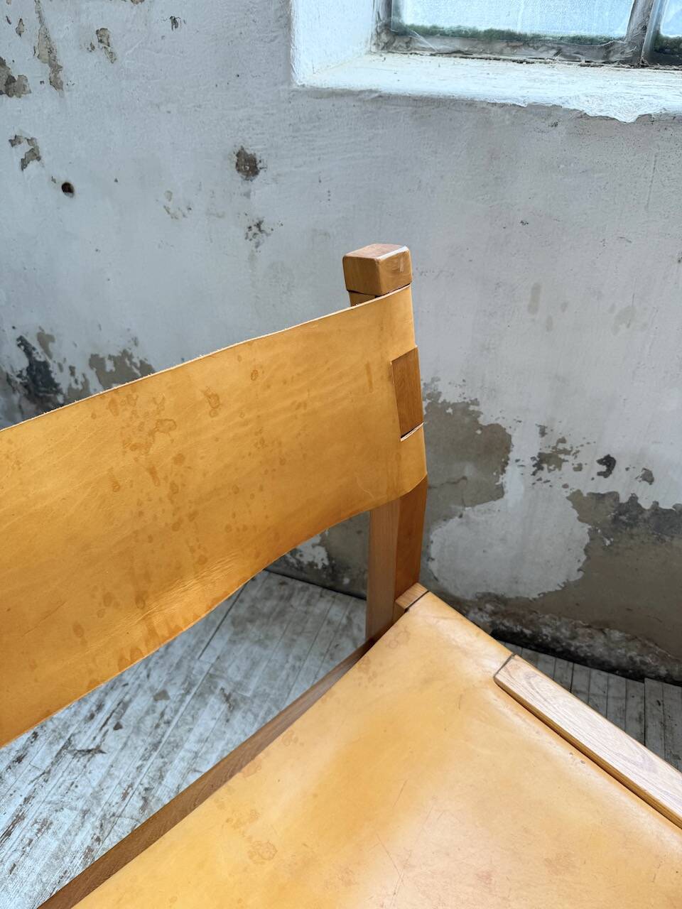 Elm and leather armchair Maison Regain