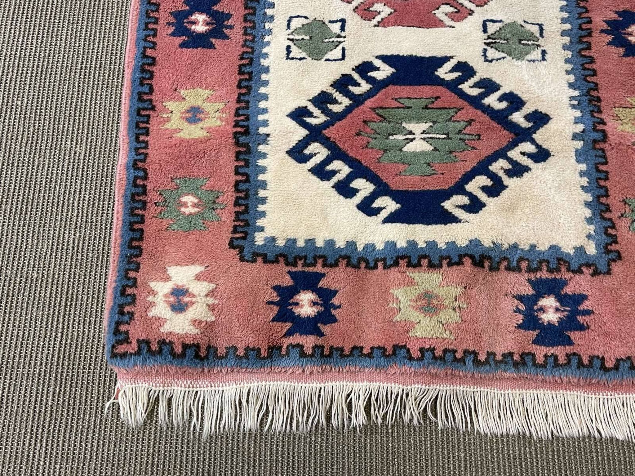 Handmade wool Oriental rug - 1.40m x 0.85m