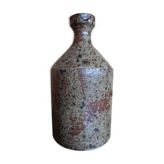 Speckled sandstone vase