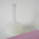 Vase en opaline blanc graphique, 1960, 20 X 11 cm