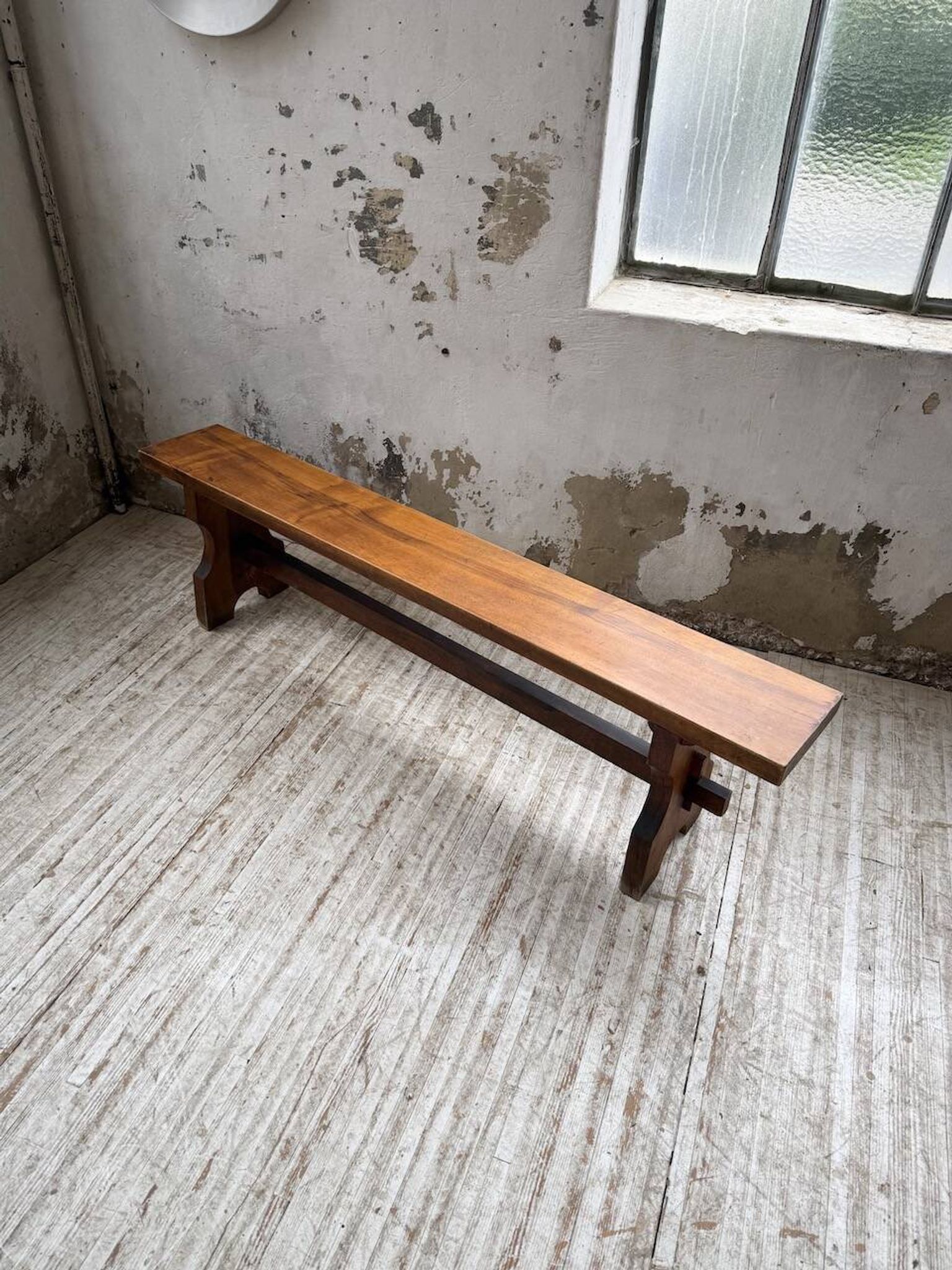 Paire de bancs noyer 1900