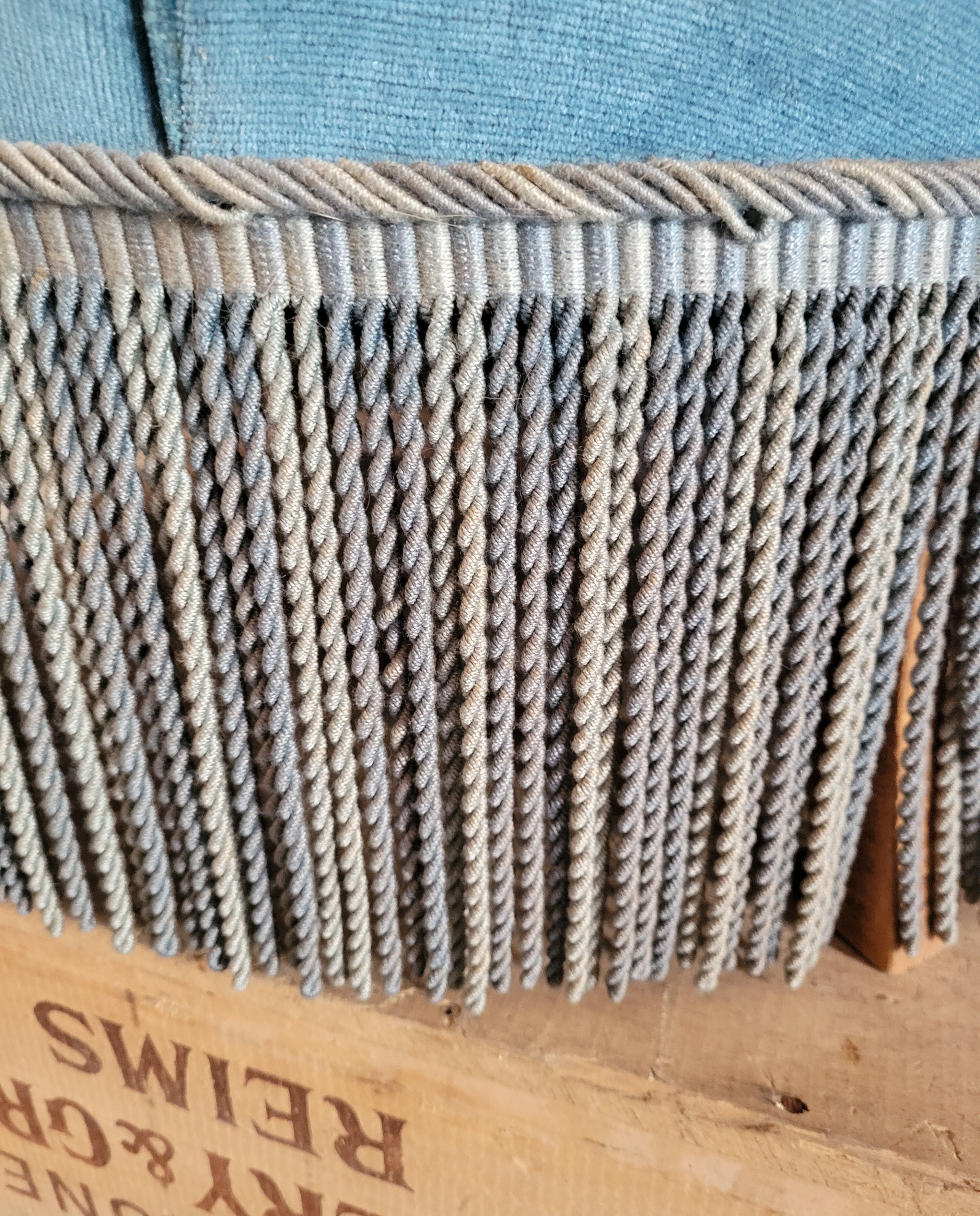 Blue toad armchair with fringes