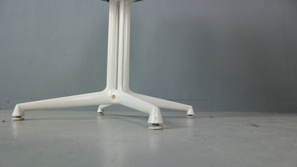 Chaises en fibre de verre bleues « La Fonda » de Charles & Ray Eames Herman Miller