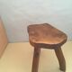 Tabouret tripode en orme