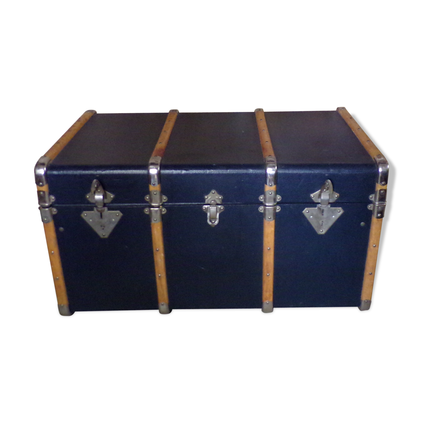 Malle ancienne en cuir et bois