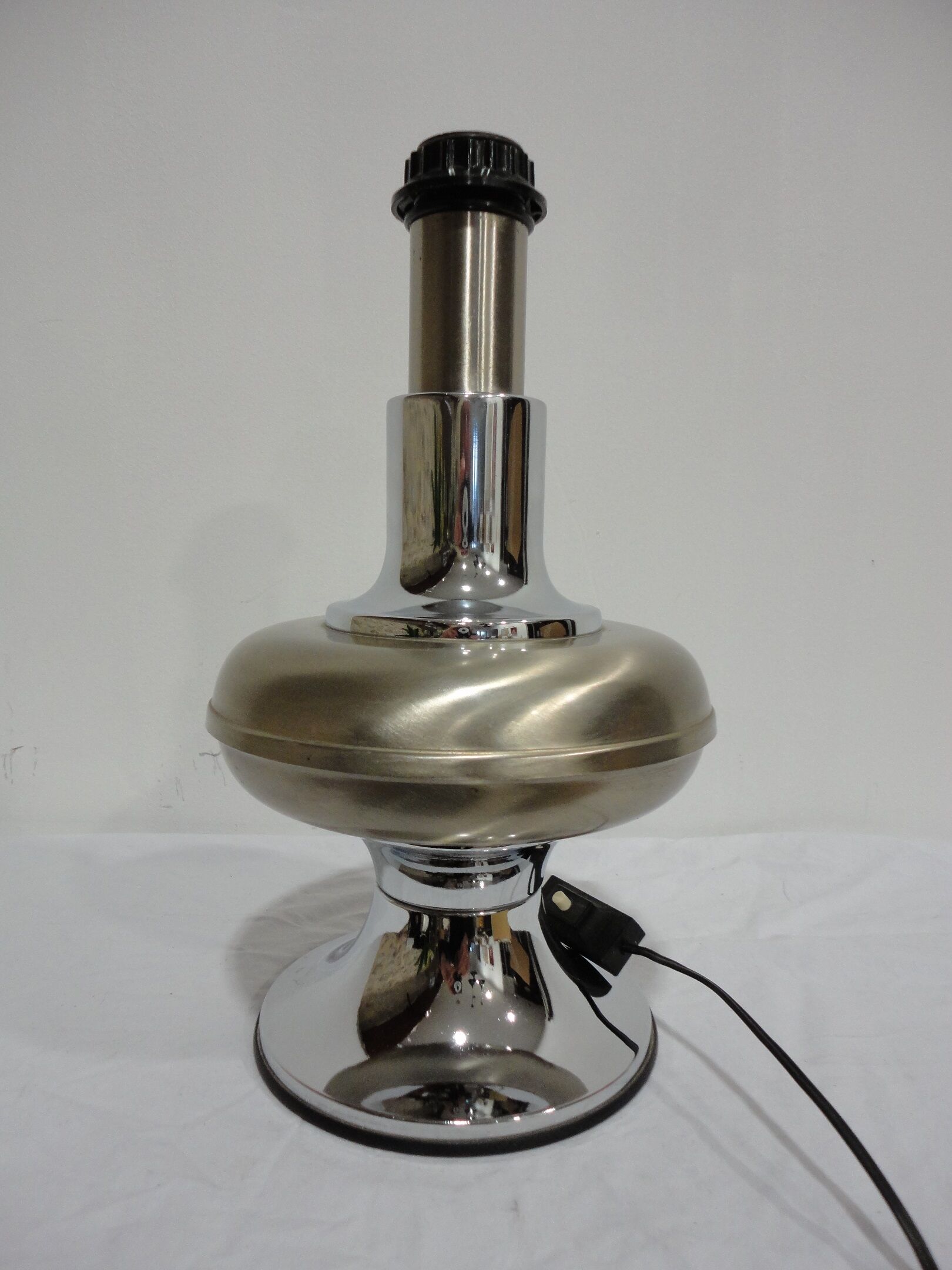 Great lamp 70s metal