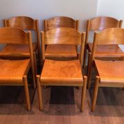 Suite de 6 chaises empilables en sapin