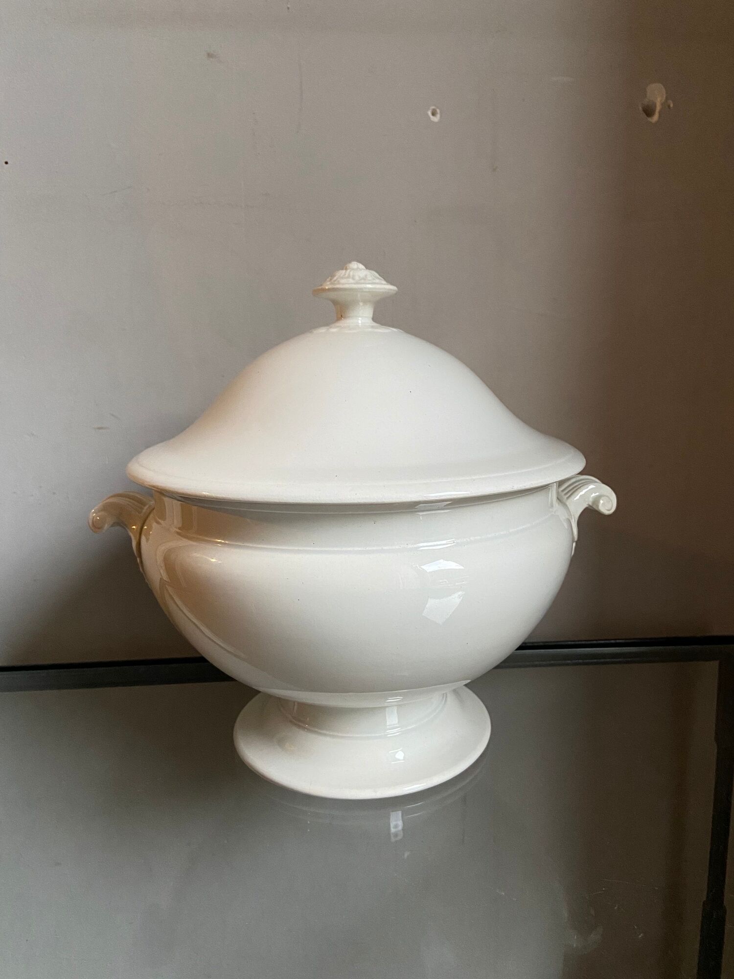 White tureen in earthenware Creil and Montereau nineteenth century