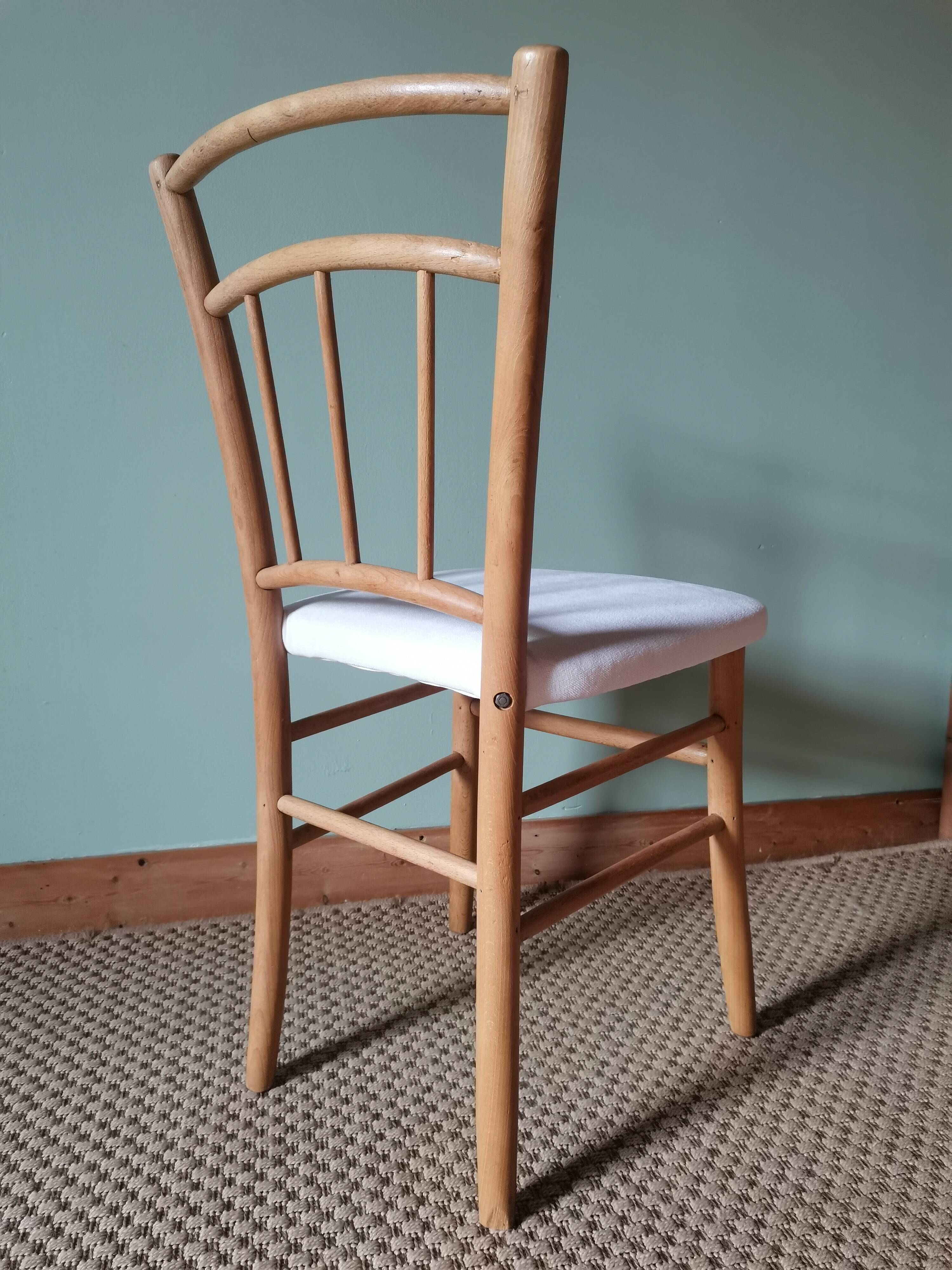 Chaises bistrot anciennes blanches