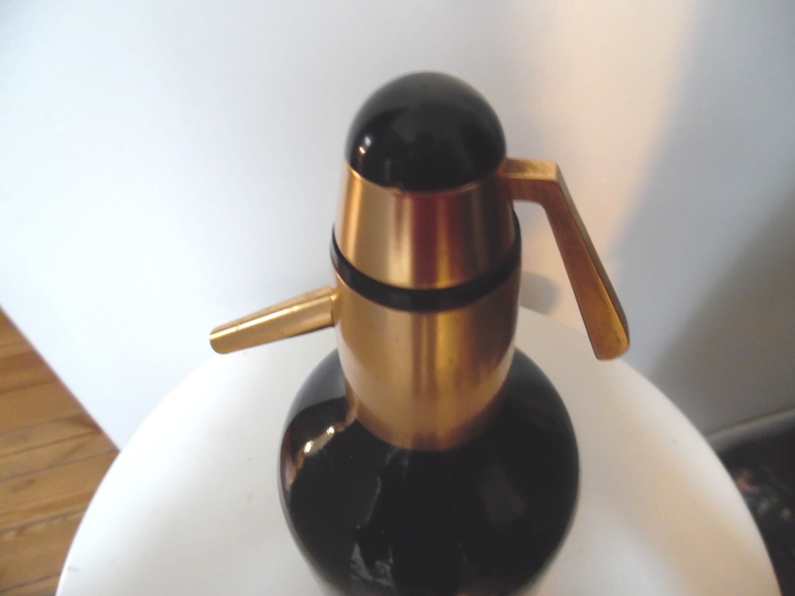Black parisian siphon