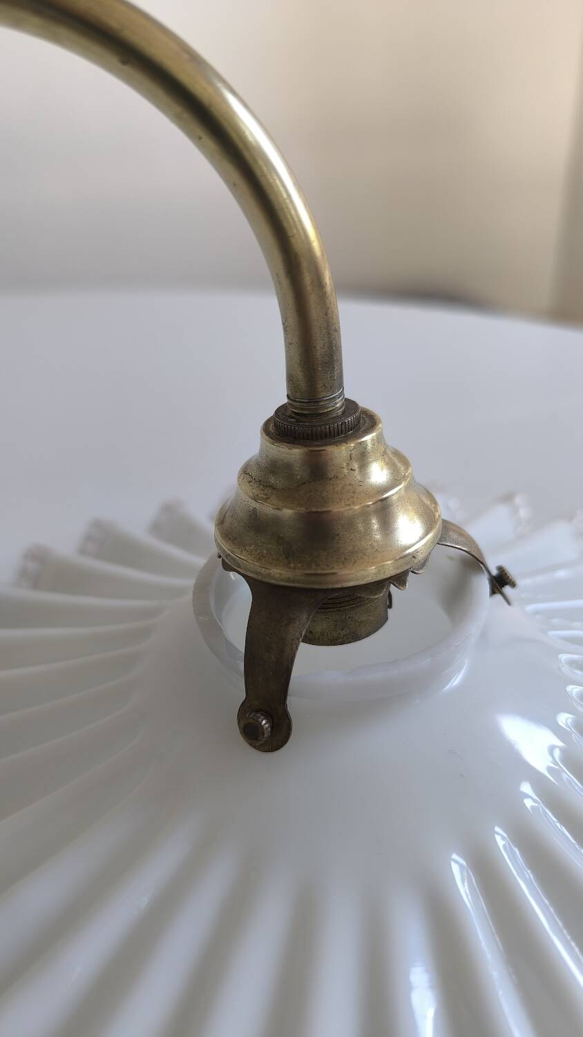 Vintage wall light in notched opaline and gilded brass