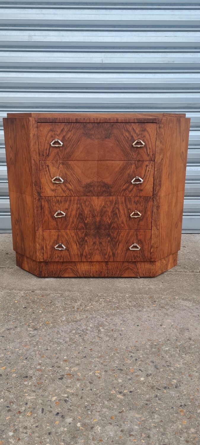 Art deco chest of drawers in walnut from the 30s
