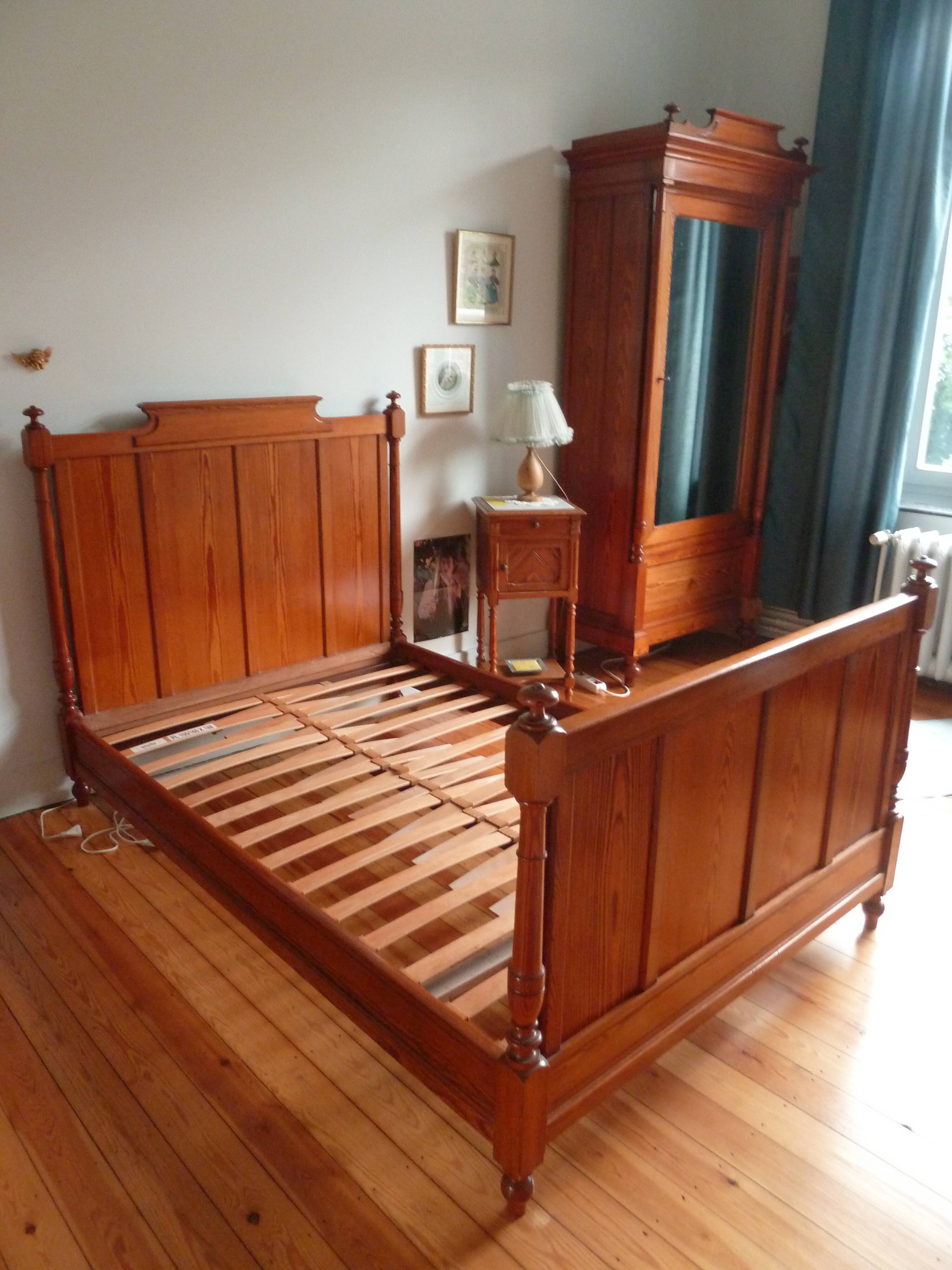 Single-door pitch pine wardrobe