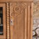 Art Deco display cabinet in walnut • Sculpted decorations • Brass