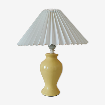 Lampe upcyclée jaune abat-jour plissé