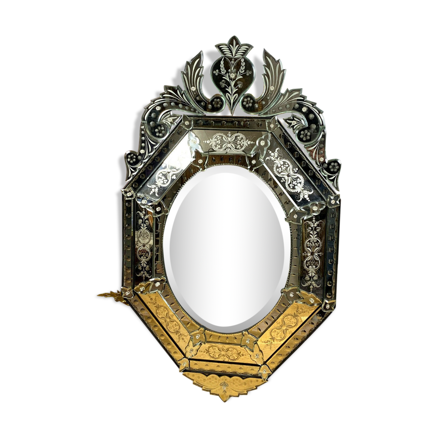 Early 20th century Venetian mirror made of bevelled glass engraved 123 x 73 cm