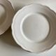 Set de 4 assiettes de Mougins en terre émaillée blanche à godrons