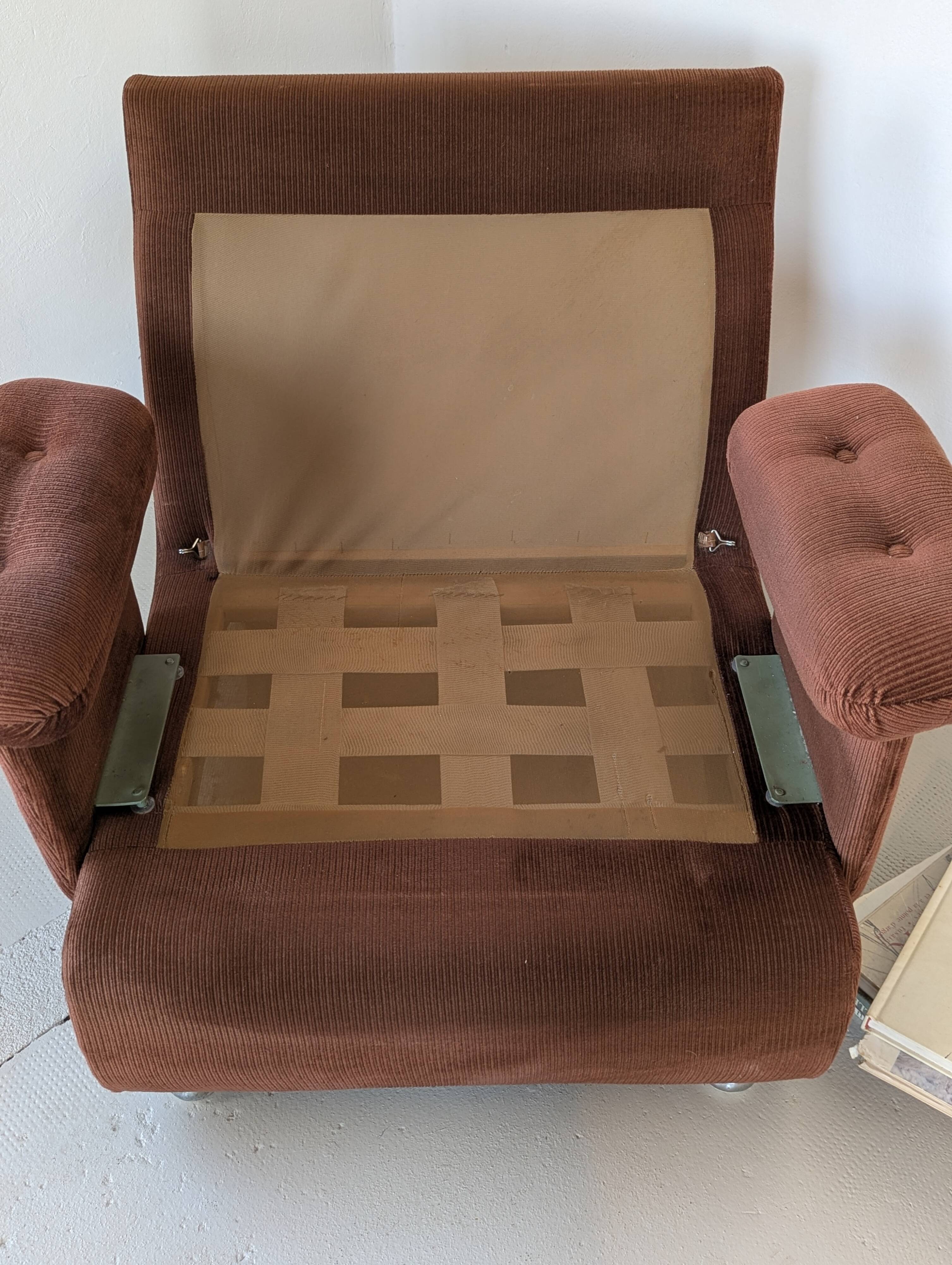 Fauteuil space age,en velours côtelé des années 70