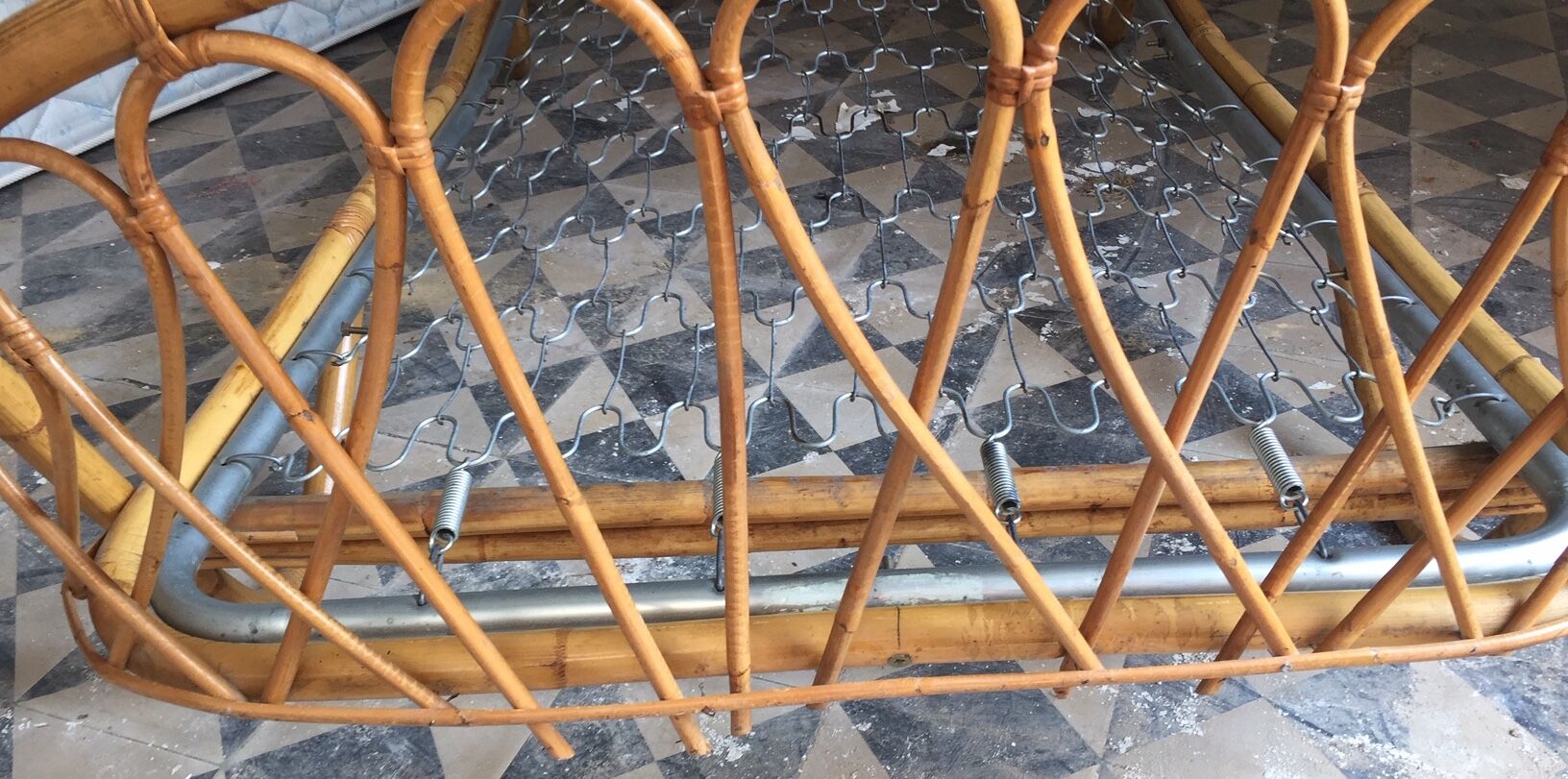 Rattan basket bed of the years 60