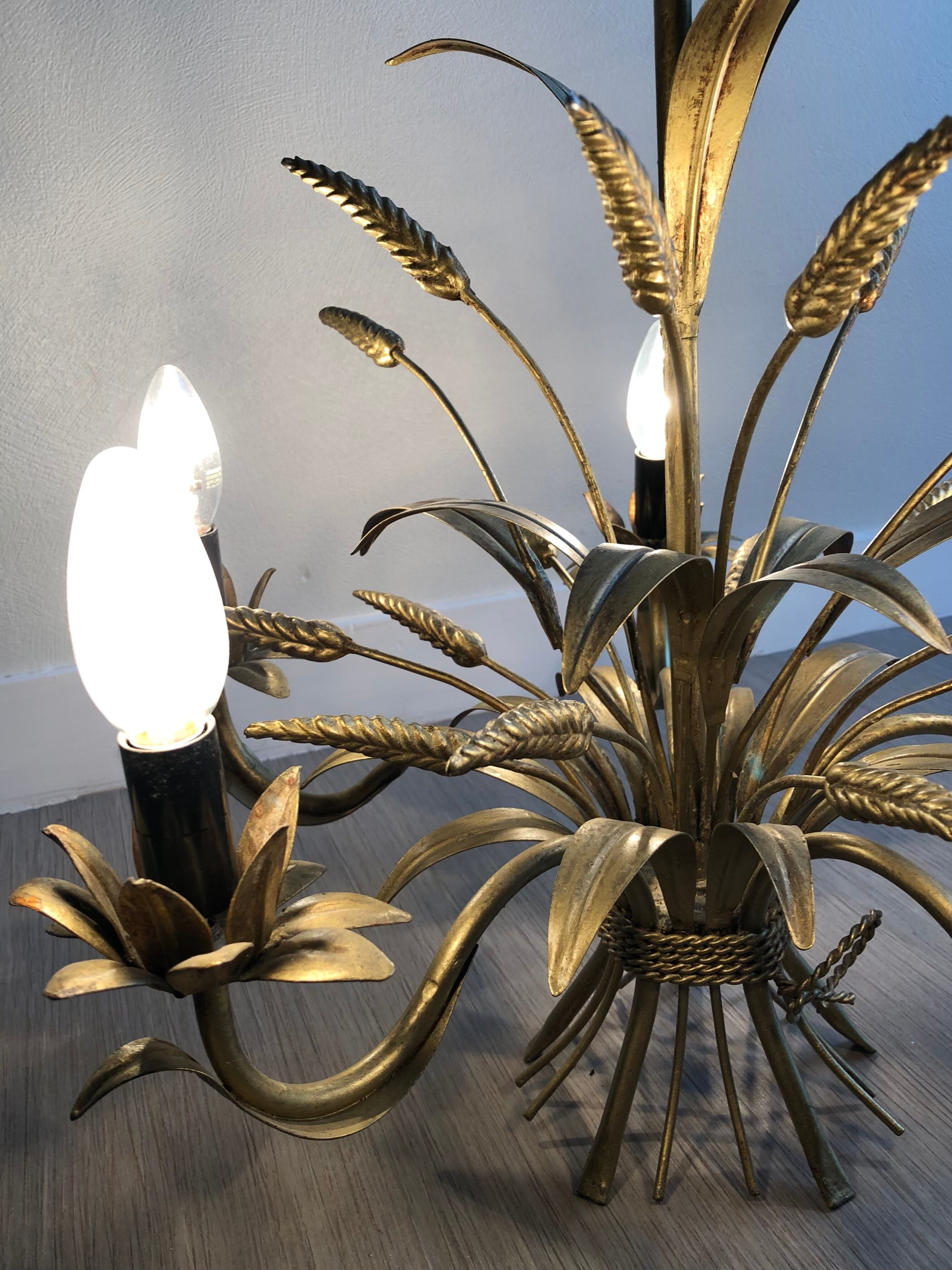 Golden wheat spike chandelier