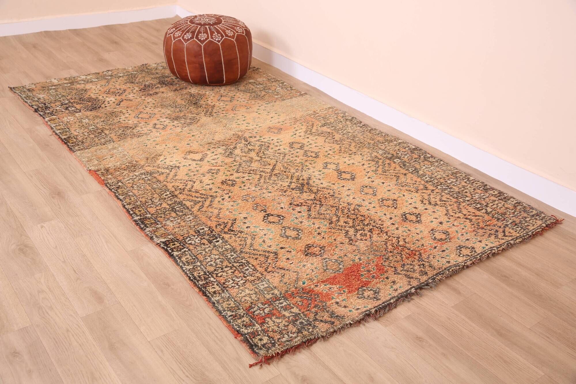 Peach Vintage Moroccan Rug 142 x 248 cm, Berber Wool Rug Handmade, Boho Rug