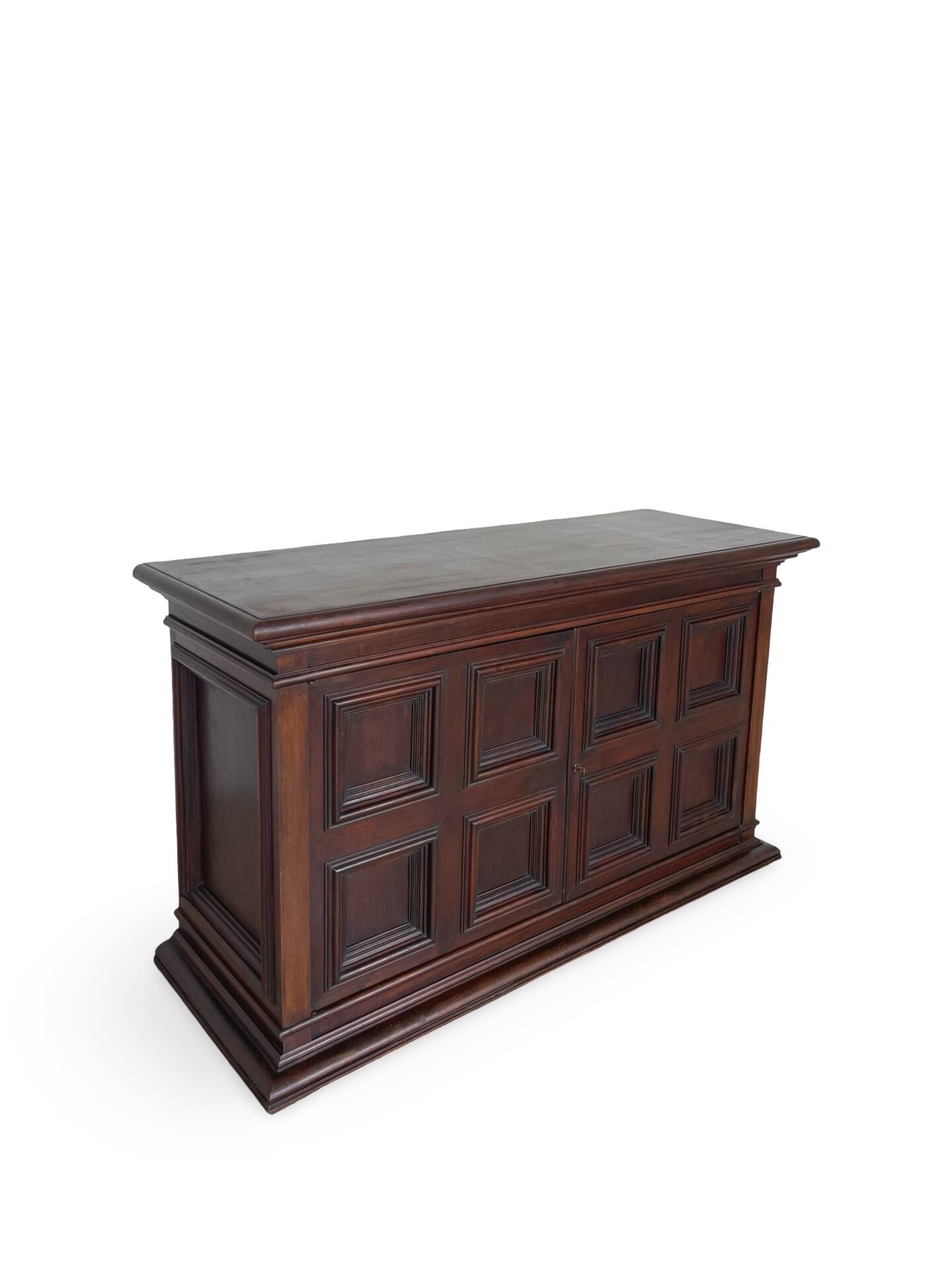 The high-quality Italian Renaissance Revival credenza, 1920s/1930s