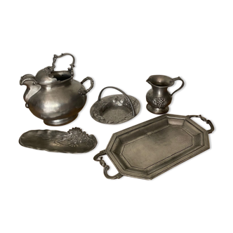Decanters, trays and empty tin pocket
