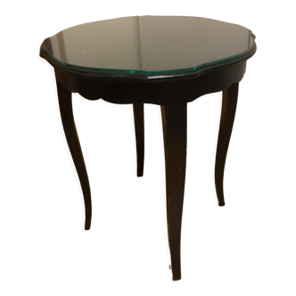 Painted wooden pedestal table with its glass shelf