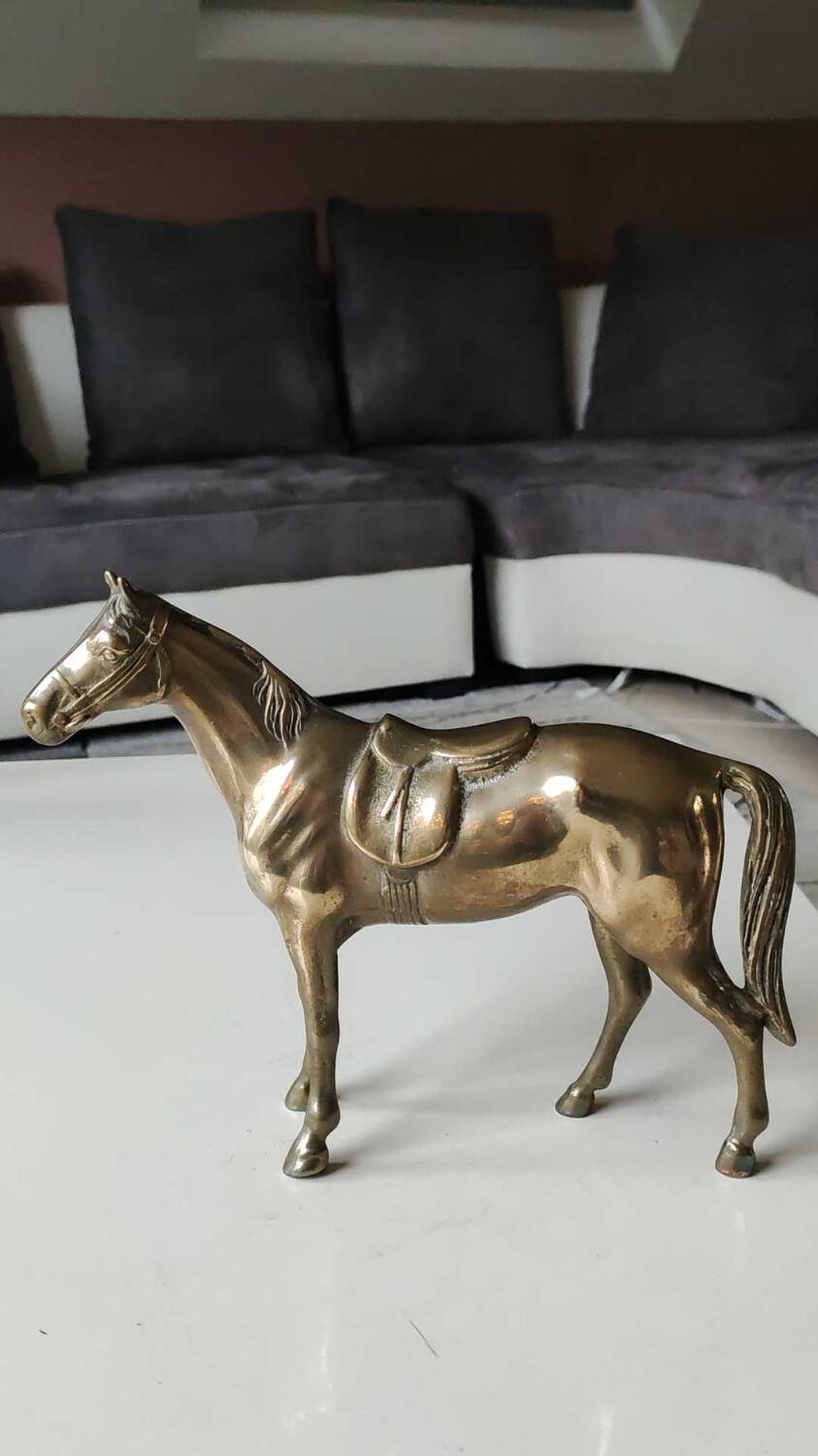 Sculpture Cheval vintage en position d arrêt/observation, en laiton massif. 23 x 19 cm