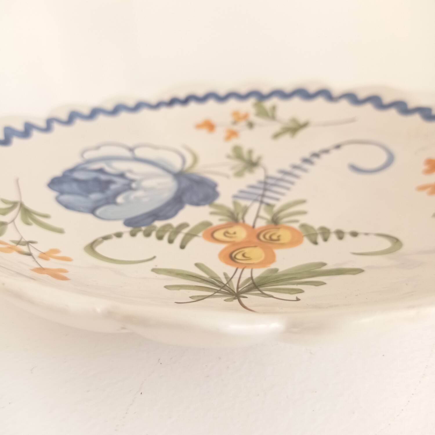 Scalloped decorative plate