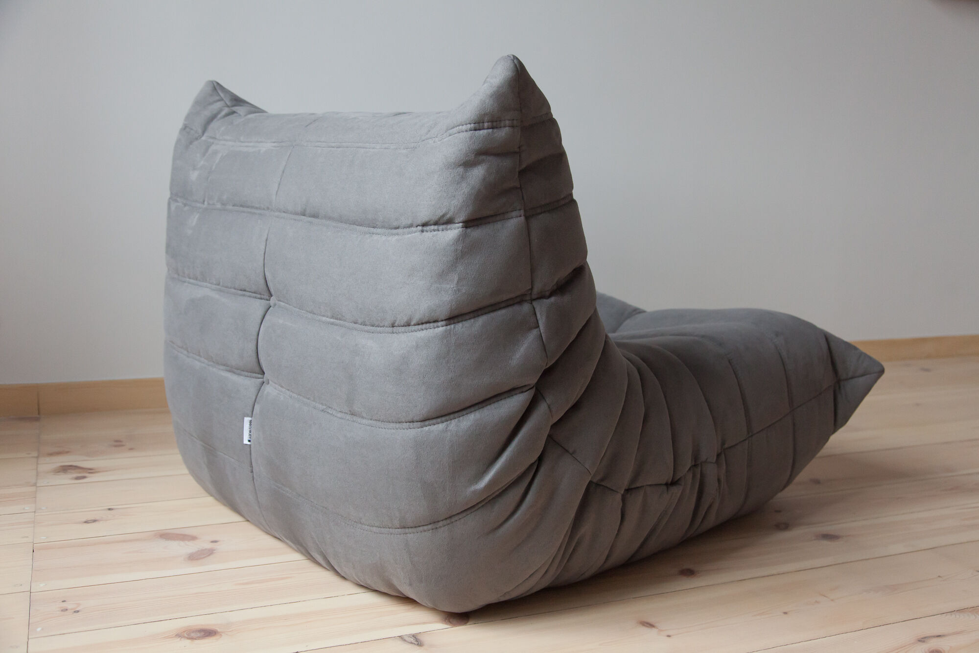 Chauffeuse Togo modèle dessiné par Michel Ducaroy 1973