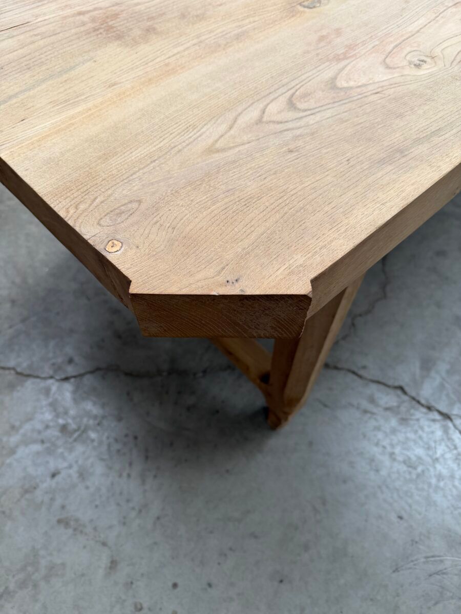 Grande table en orme milieu XXème
