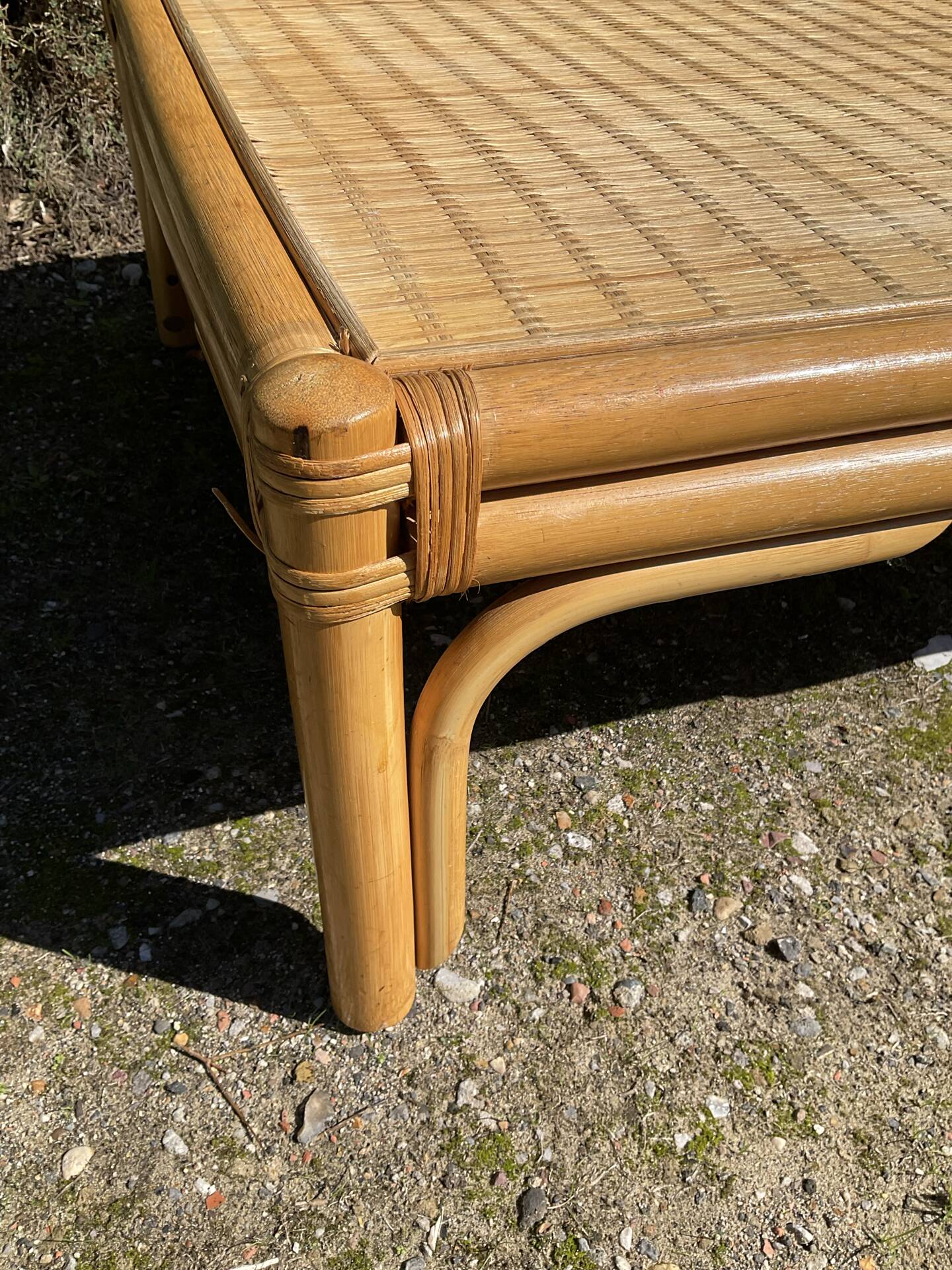 Table basse carrée en bois et rotin, années 70