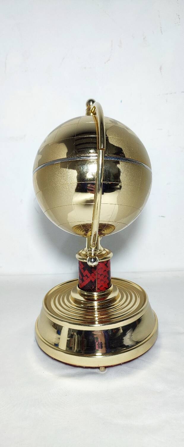 Cigarrera musical. España, 1970s.