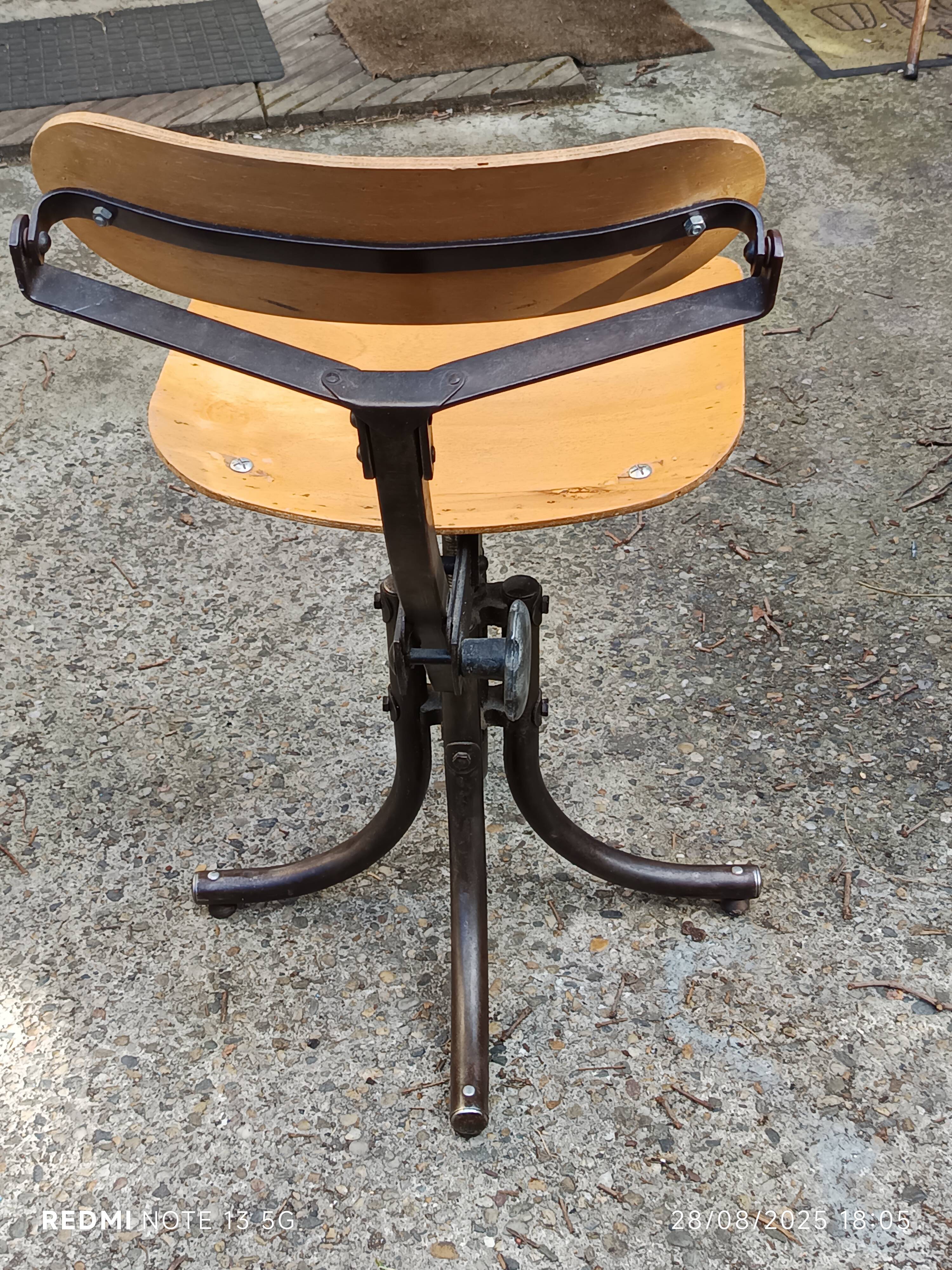 Workshop chair by the Biénaise brand, 1948