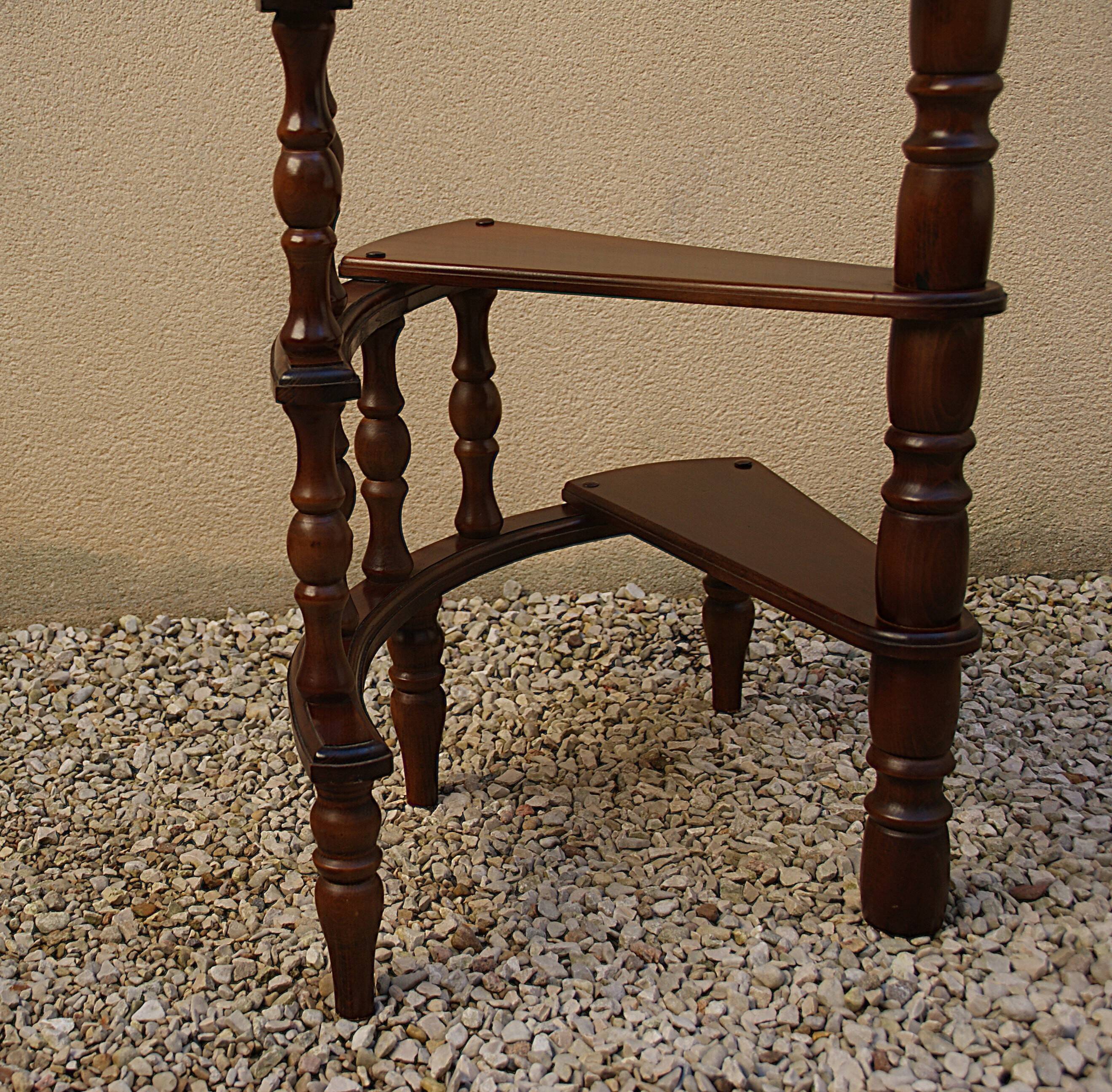 Escalier - Escabeau de bibliothèque