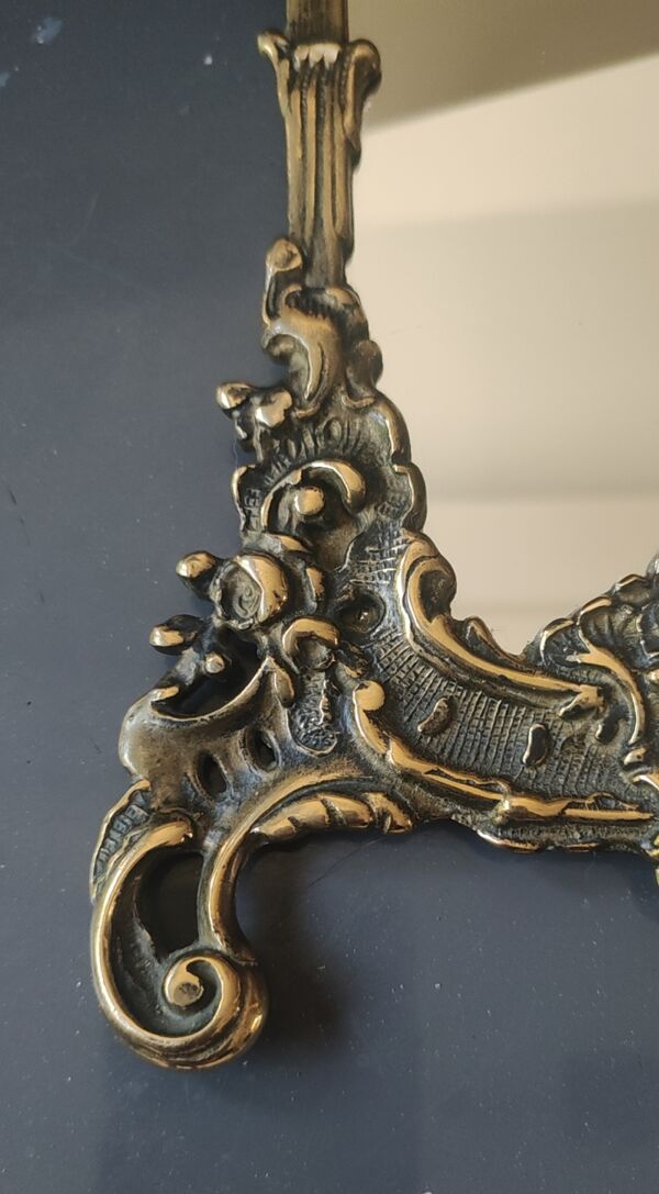 Ancien Miroir Coiffeuse/table. Pied chevalet. En bronze vieil or 22x17
