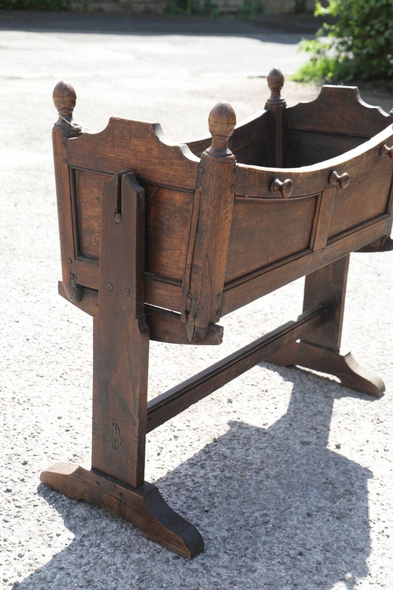 Berceau ancien jardinière